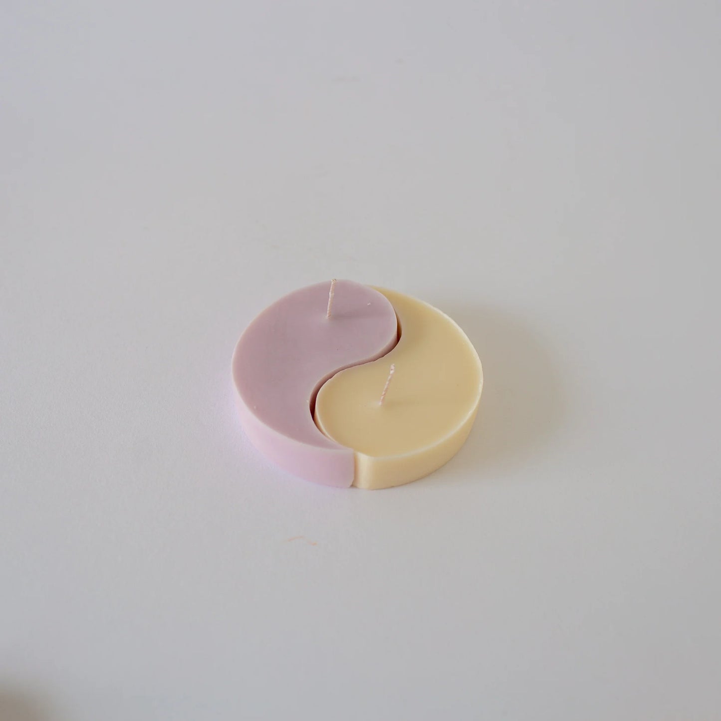 Yin Yang Candle – Lilac Cream